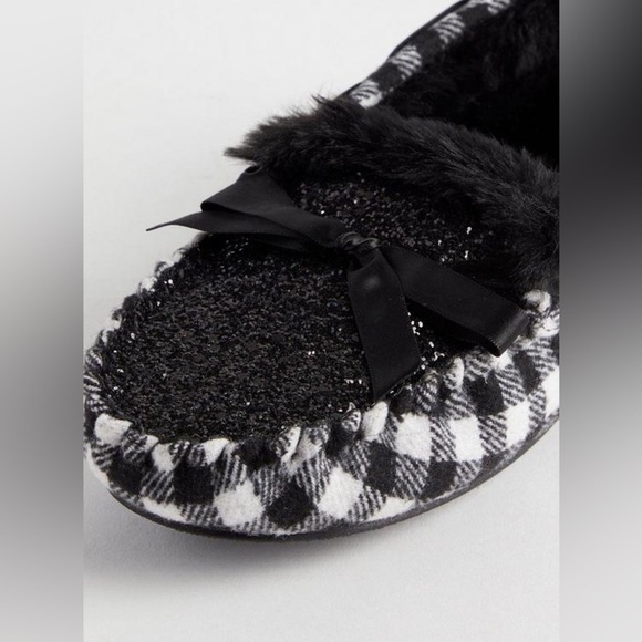 NWOB. Torrid Glitter Plaid Faux Fur Loafers. 7.5WW. - Picture 3 of 13